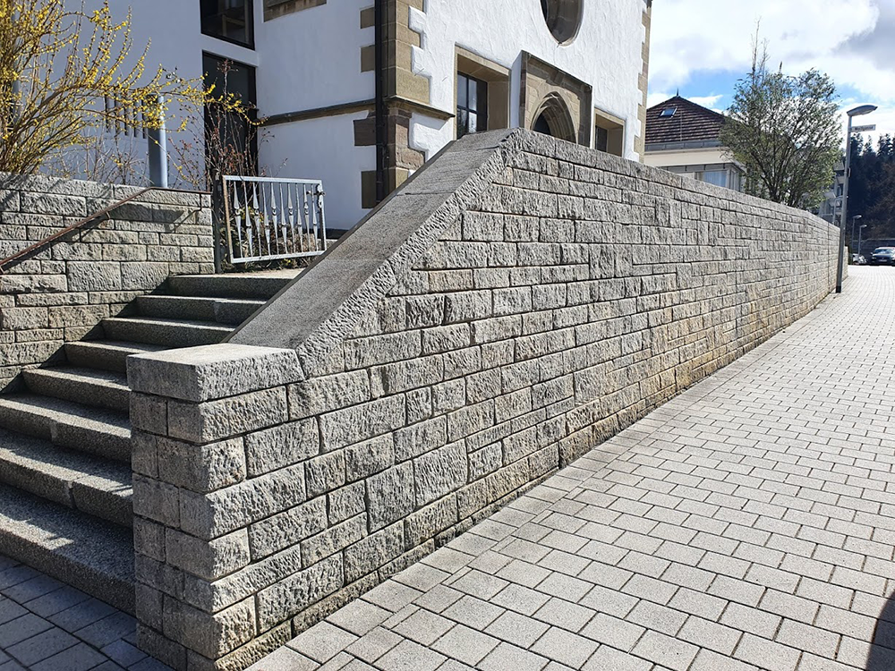 Gereinigte Mauer und Treppe in Böblingen