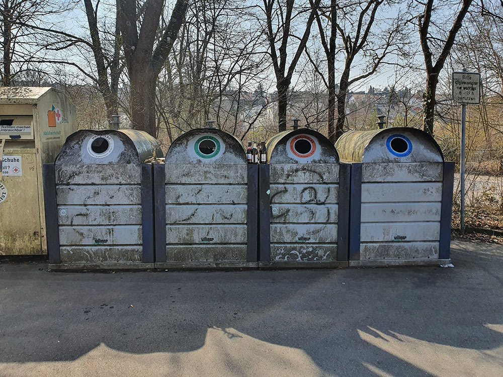 Flaschen Recycling Container reinigen um Stuttgart