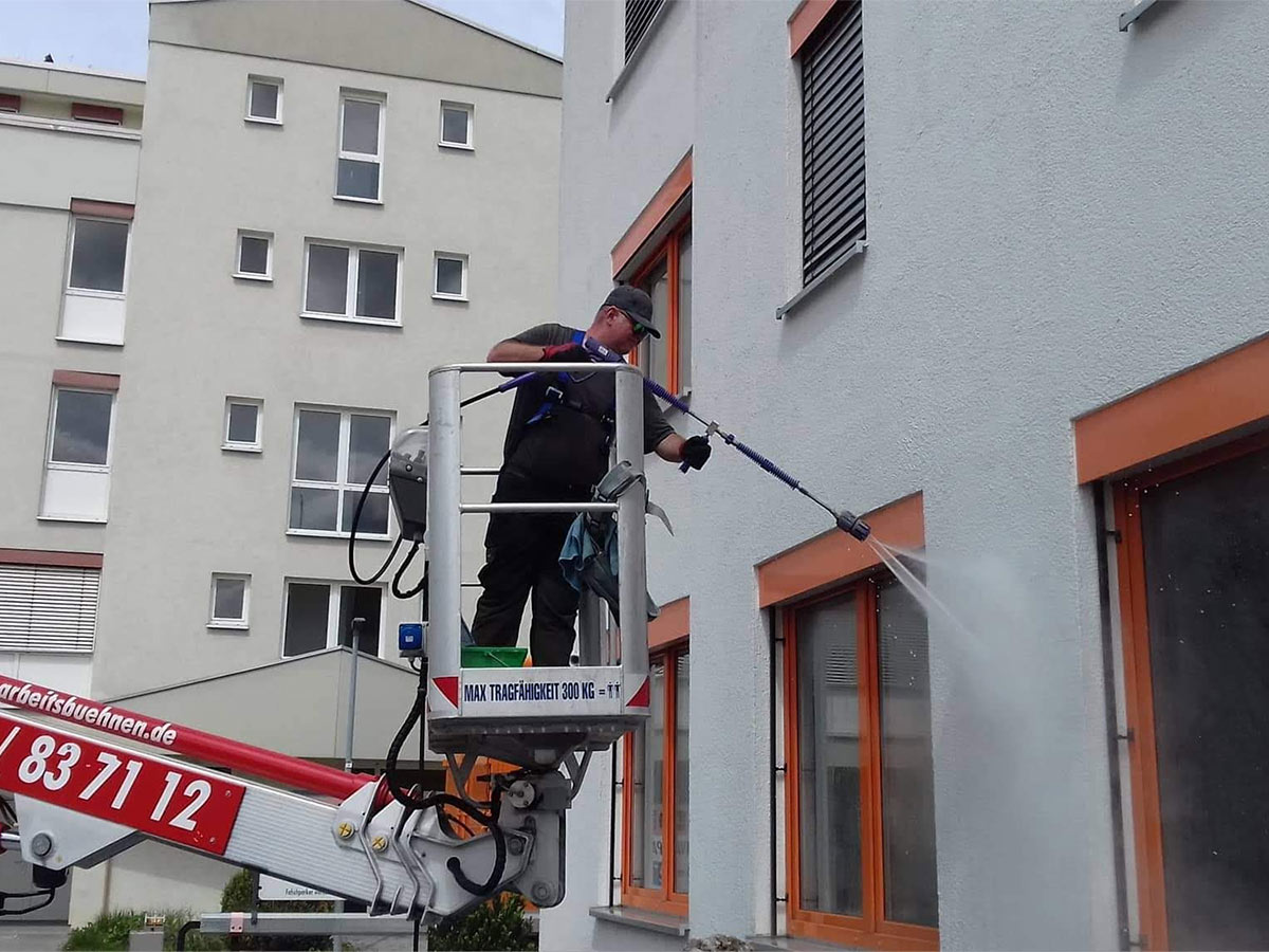 Fassadenreinigung chemiefrei in Böblingen