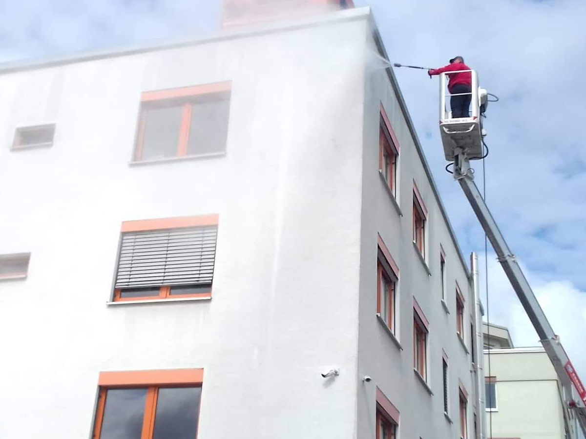 Industrie: Reinigung von Böden und Fassaden in Stuttgart