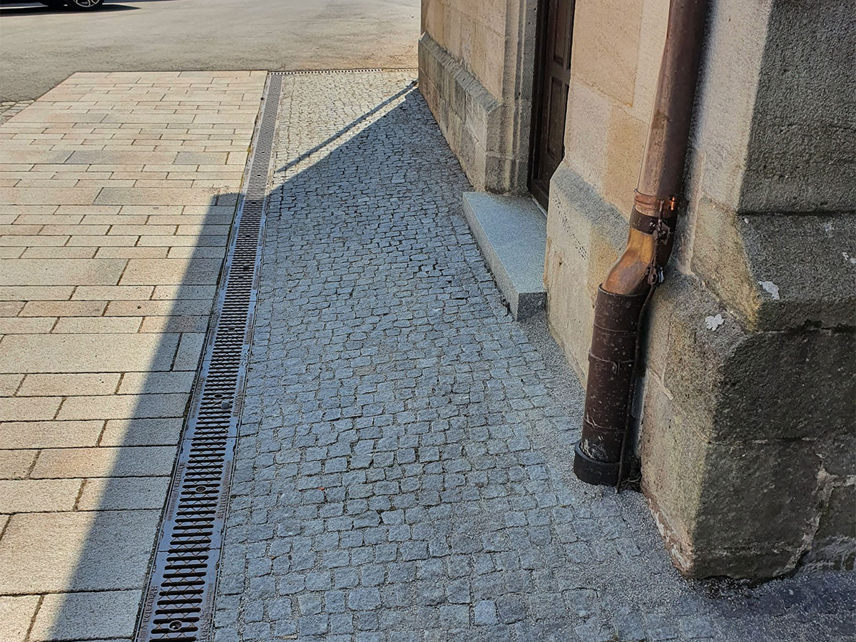 Kopfsteinpflaster Reinigung & Unkrautbeseitigung in Böblingen