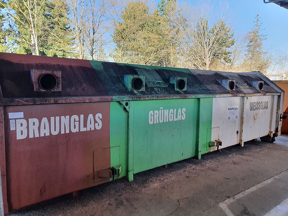Reinigung Flaschen Container auf Recyclinghof in Böblingen