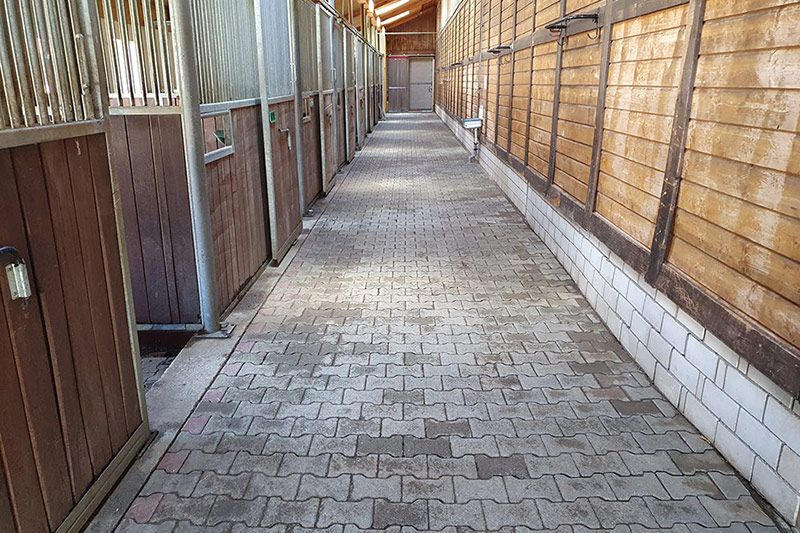 Stallreinigung mit Hochdruck, chemiefrei in Böblingen